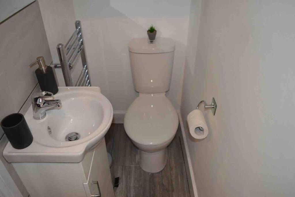 Unique 4 Bed House In Derby Perfect For Contractors And Families 빌라 외부 사진